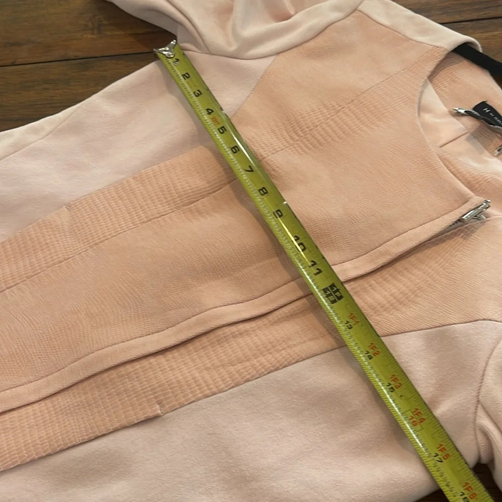 H by Halston Women's Size 6 pink
Long Sleeve Zip Up lined Blazer with flaw - Picture 13 of 15